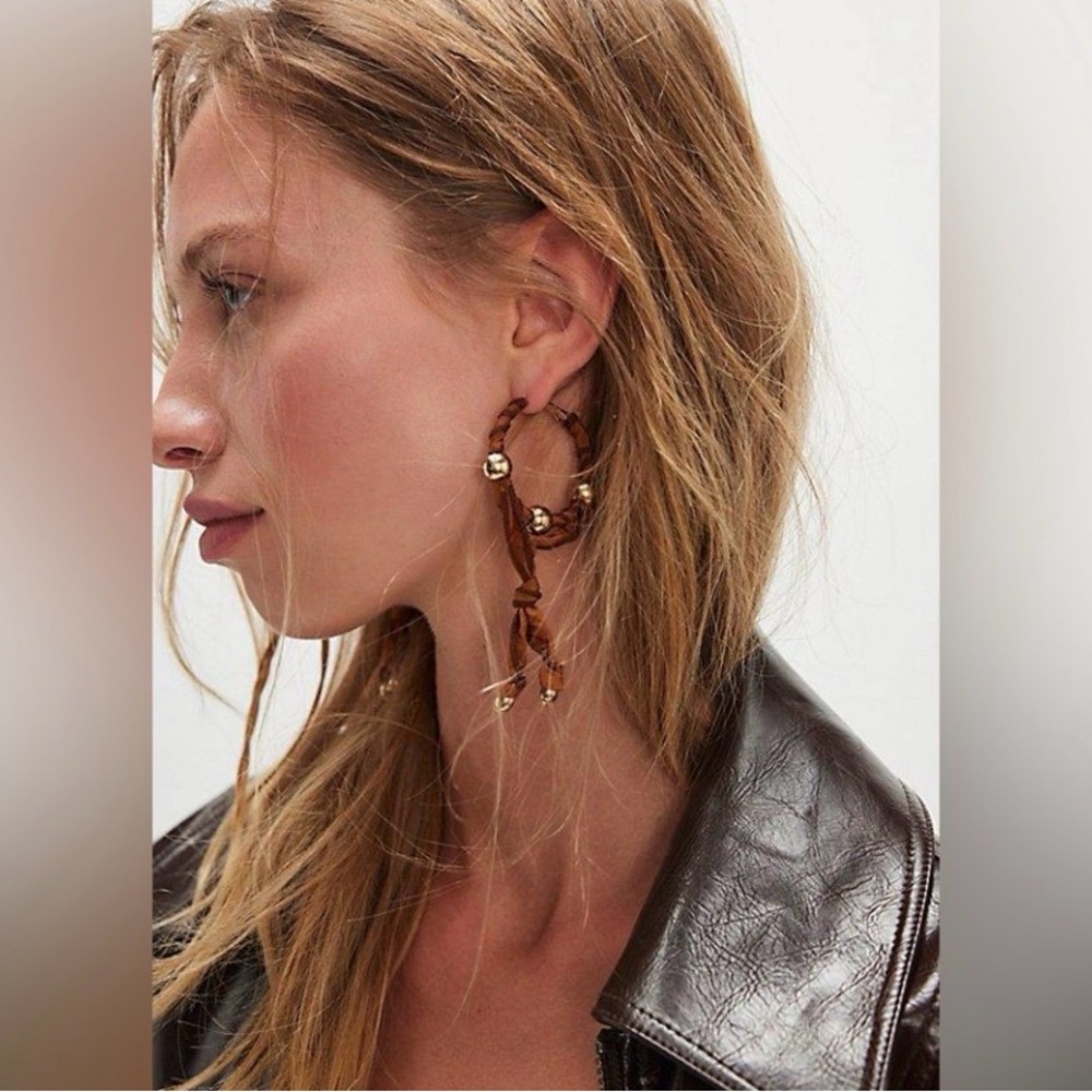NWT Free People Lingering Love Earrings - Picture 2 of 2